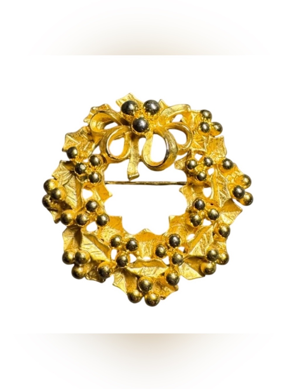 Christmas Wreath 1.5” Brooch Pin Gold Tone Holly Jolly Holiday